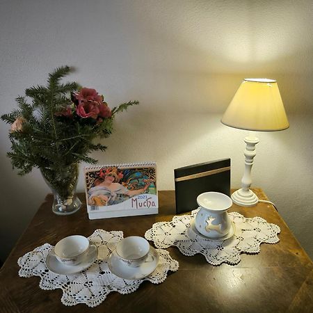 Apartamento Valentinka Minutes Away From Charles Bridge Praga Exterior foto