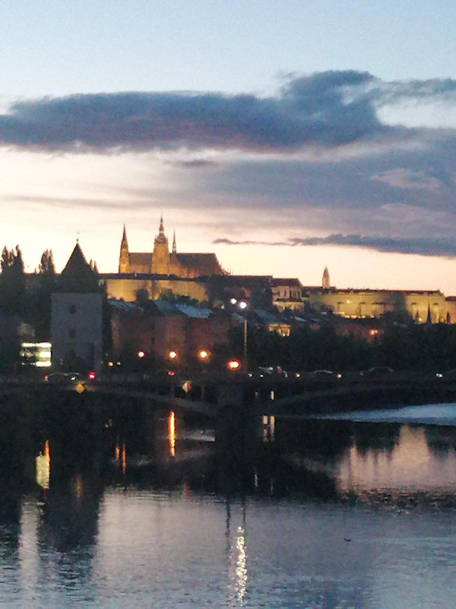 Apartamento Valentinka Minutes Away From Charles Bridge Praga Exterior foto