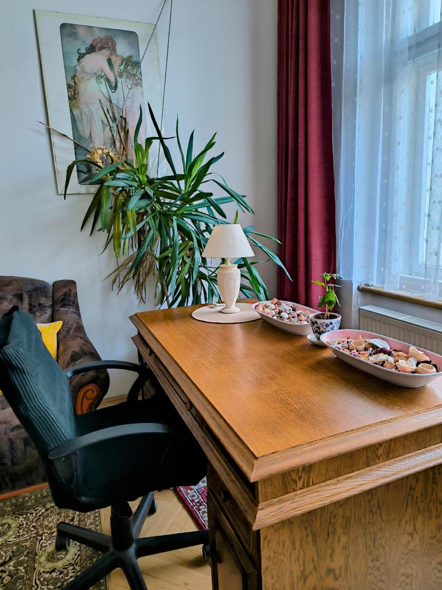 Apartamento Valentinka Minutes Away From Charles Bridge Praga Exterior foto