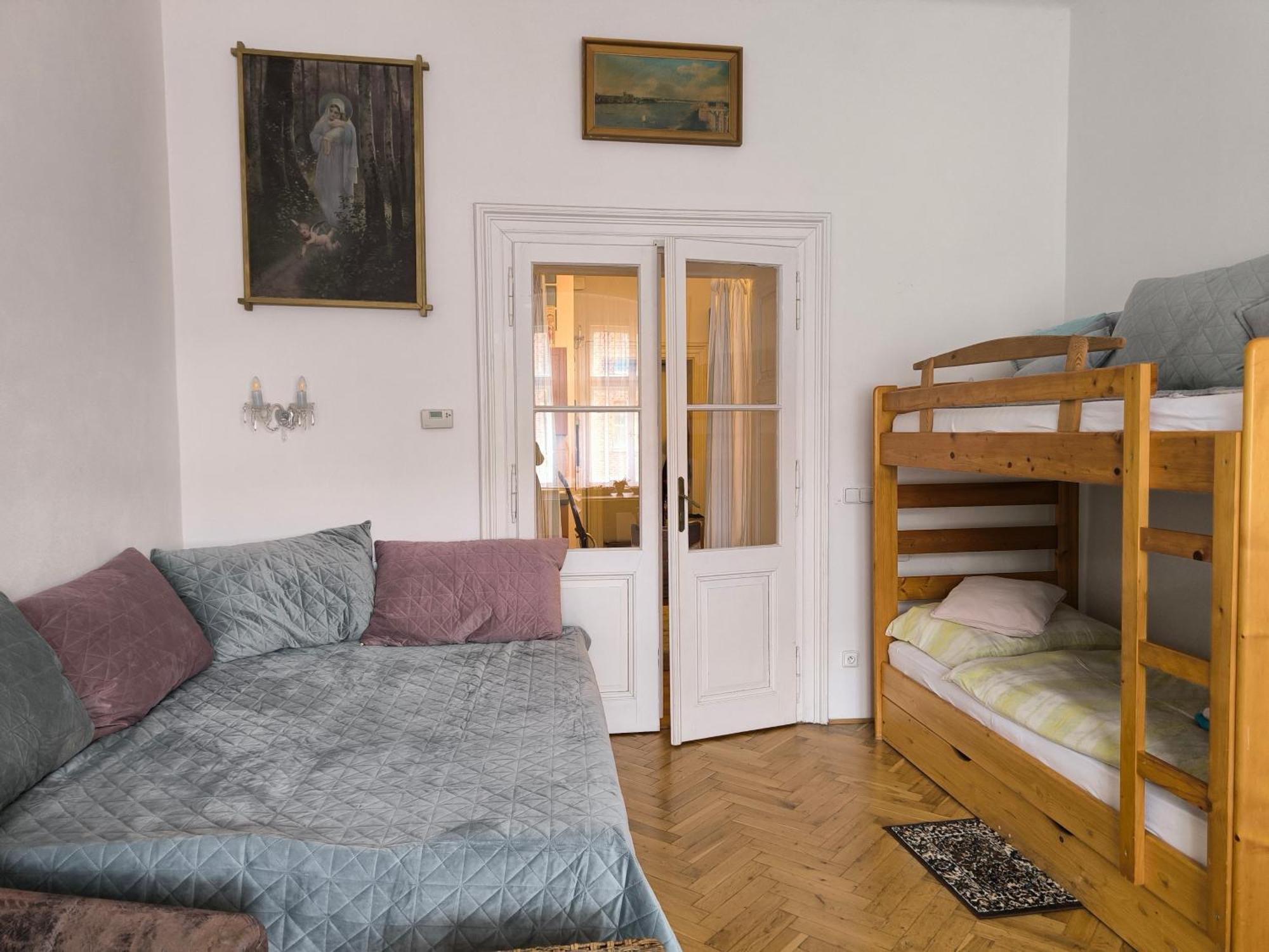Apartamento Valentinka Minutes Away From Charles Bridge Praga Exterior foto